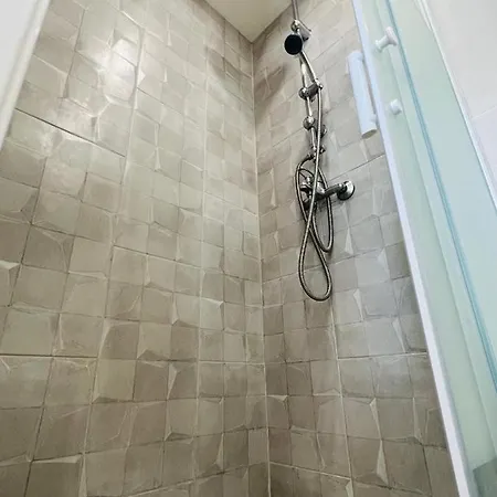 Vue Montmartre & Balcon * Parijs