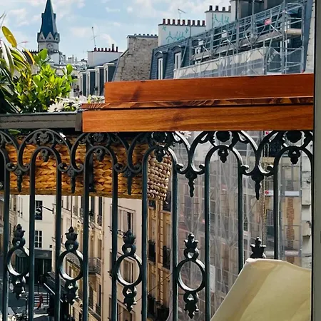 Vue Montmartre & Balcon *