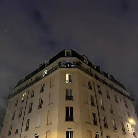 Vue Montmartre & Balcon Appartement Parijs