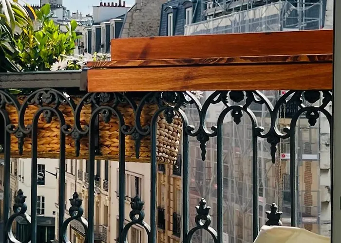 Vue Montmartre & Balcon *