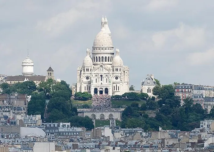 Vue Montmartre & Balcon * パリ
